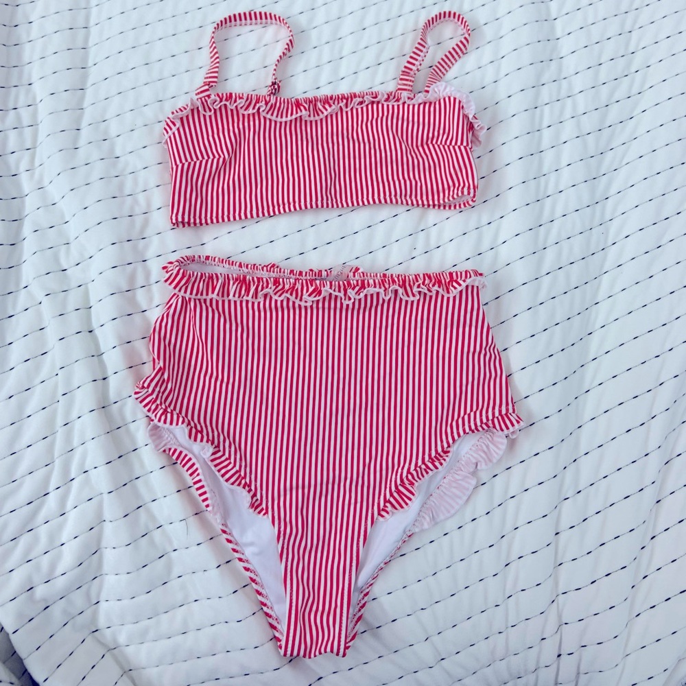 NEW W/ TAGS. Cupshe ruffle striped high waisted bikini. Size M.